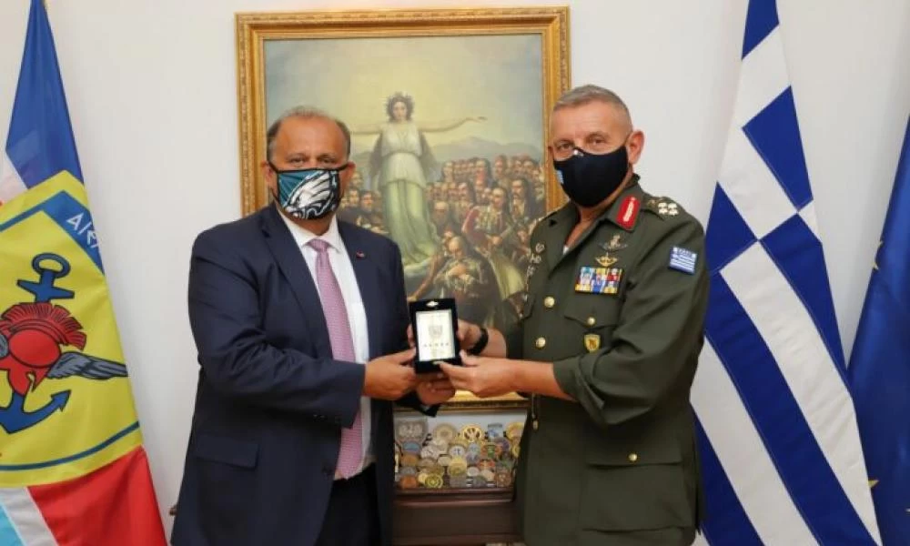 Συνάντηση Αρχηγού ΓΕΕΘΑ με τον Πρόεδρο του American Hellenic Institute (ΑHI)